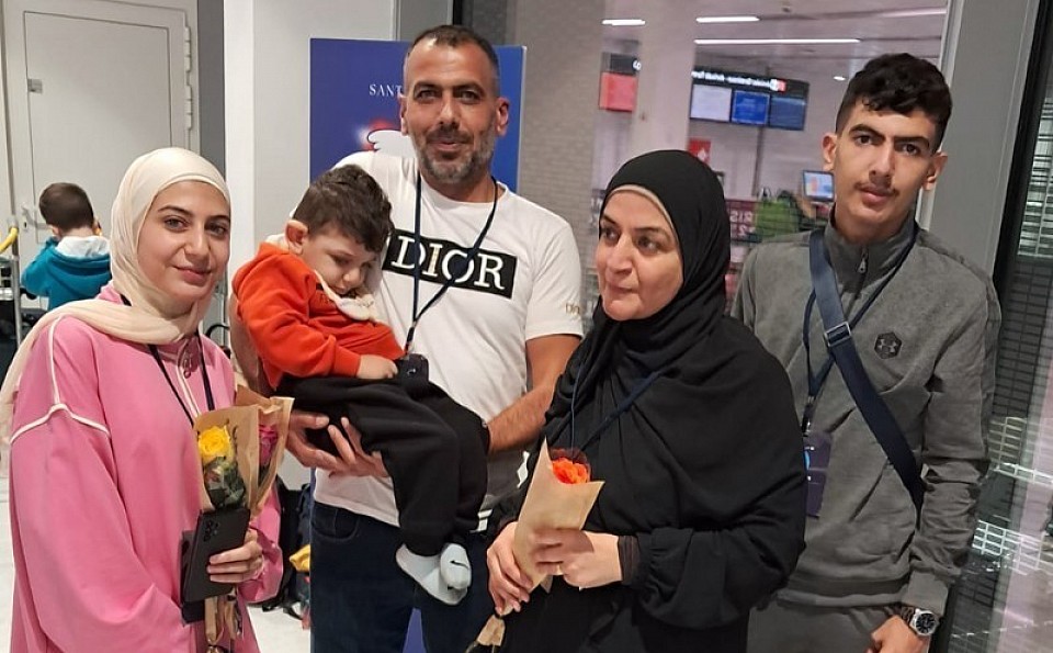 Ali has arrived! And he's brought his family!
